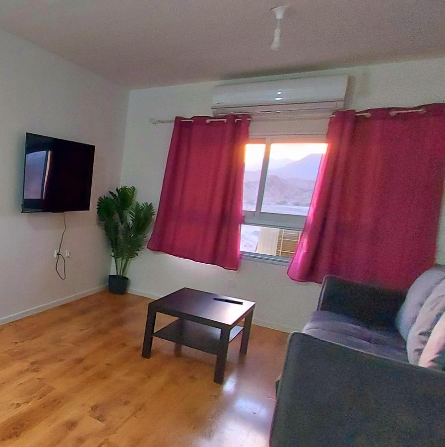Eilat Octopus Apartment - אילת אוקטופוס -שני חדרים וסלון, בריכה בקיץ Eksteriør bilde