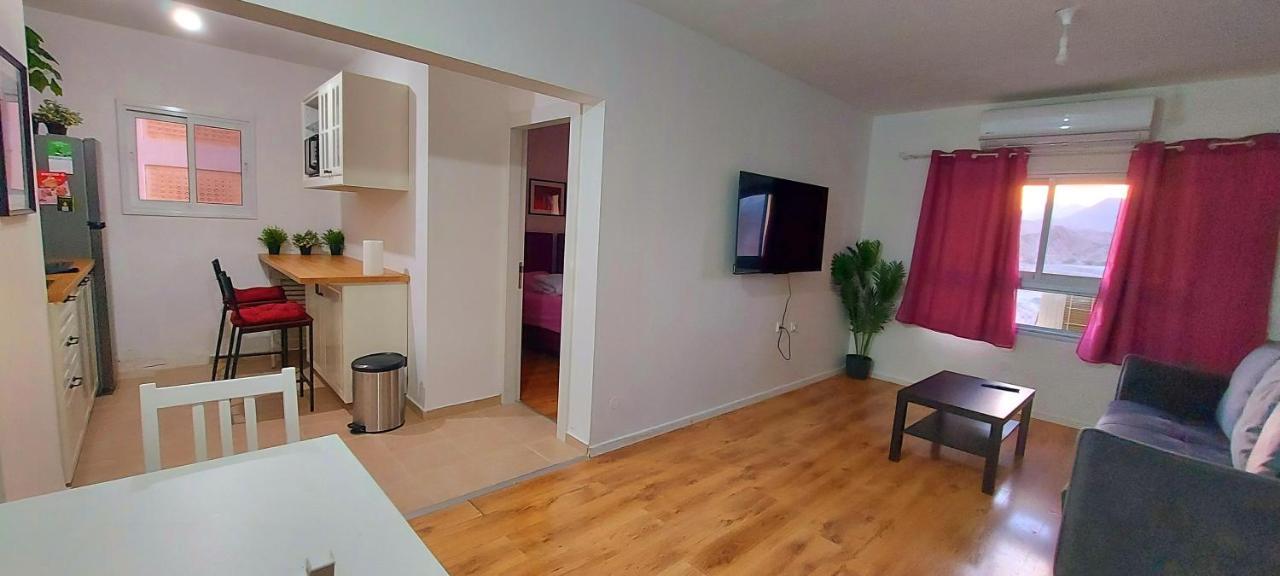 Eilat Octopus Apartment - אילת אוקטופוס -שני חדרים וסלון, בריכה בקיץ Eksteriør bilde
